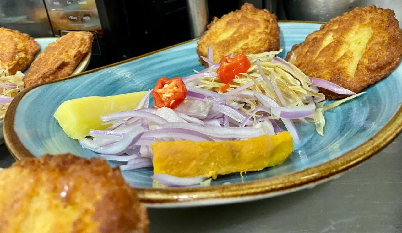 Ceviche de pescado con chinguirito